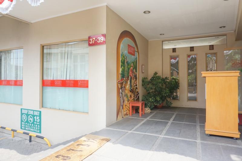 Residences By Reddoorz Near Maranatha University Bandung Exterior photo
