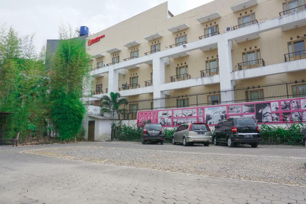 Residences By Reddoorz Near Maranatha University Bandung Exterior photo
